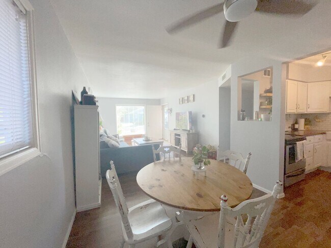 Building Photo - IMPROVED PRICE!!!!!!  Gorgeous 3 bedroom r...