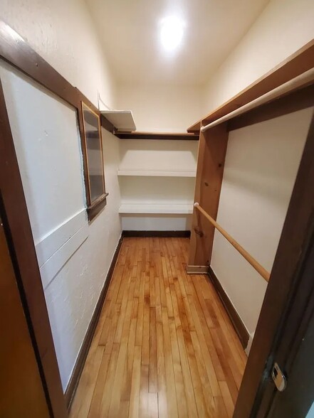 Building Photo - 1025 E Land Pl