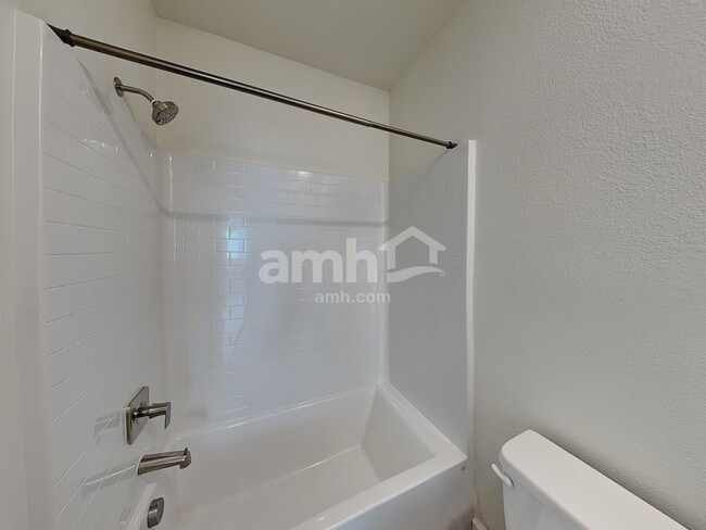 Building Photo - 696 N Water St