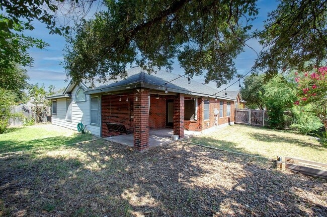 Building Photo - 1201 Springbrook Rd