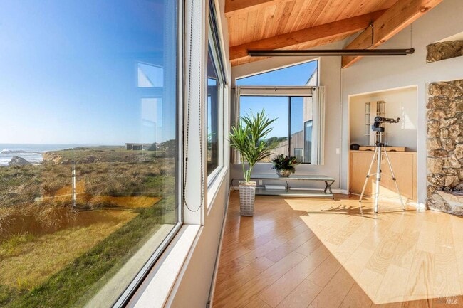 Building Photo - 470 Grey Whale