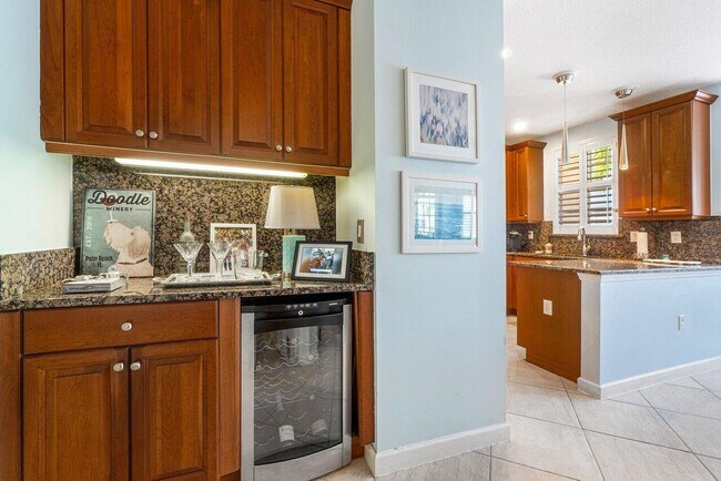 Building Photo - 11756 Valencia Gardens Ave