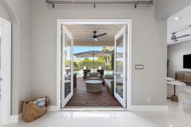 Building Photo - 121 Palm Cir