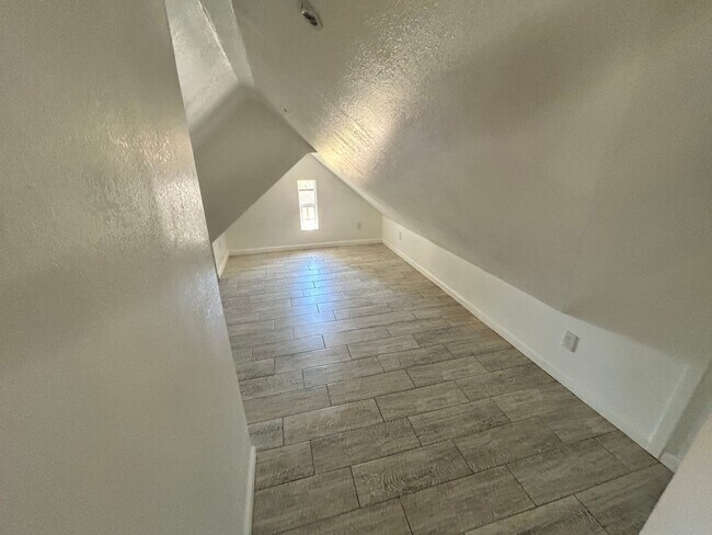 Building Photo - 4 Bedroom/2 Bath Modesto Ca