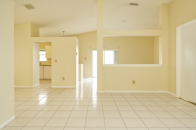 Building Photo - Single Family Home in Hunters Creek