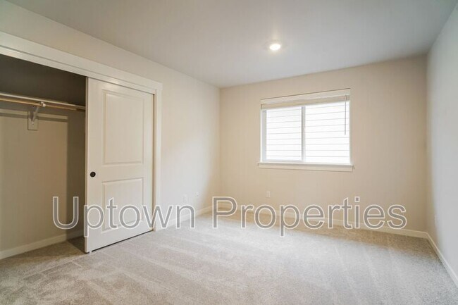 Building Photo - 16959 SW Leaf Ln