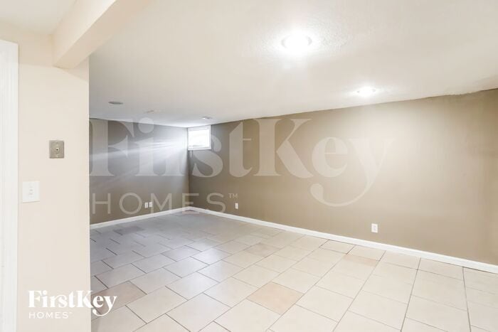 Building Photo - 2607 NE 69th Terrace