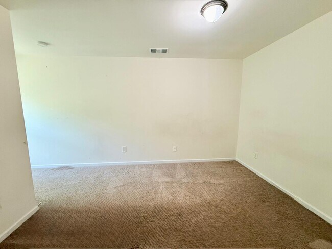 Building Photo - 7021 Broughton Ln