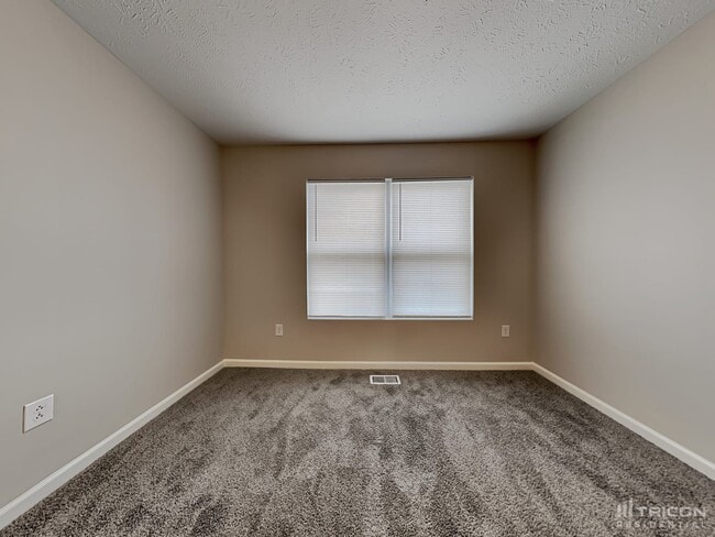 Building Photo - 2089 Shadow Fox Dr