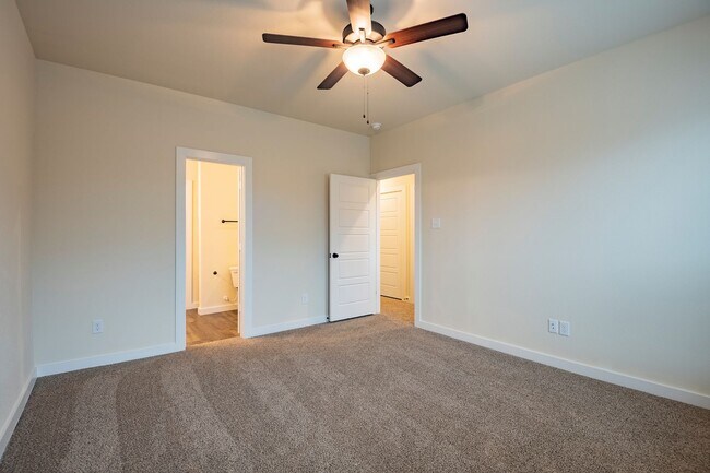 Building Photo - 709 Blackland dr