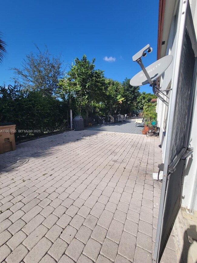 Building Photo - 4321 NW 9th Ave