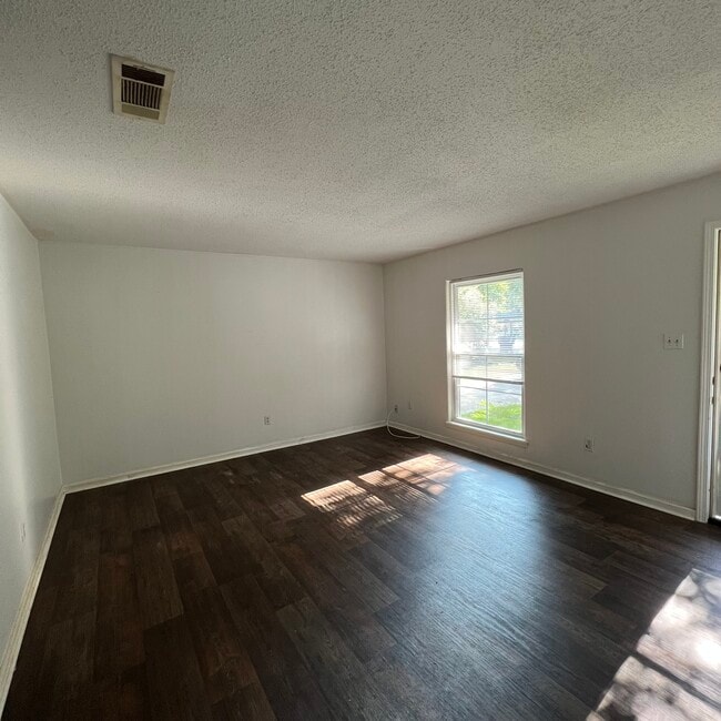 Building Photo - 2006 Columbus Cir