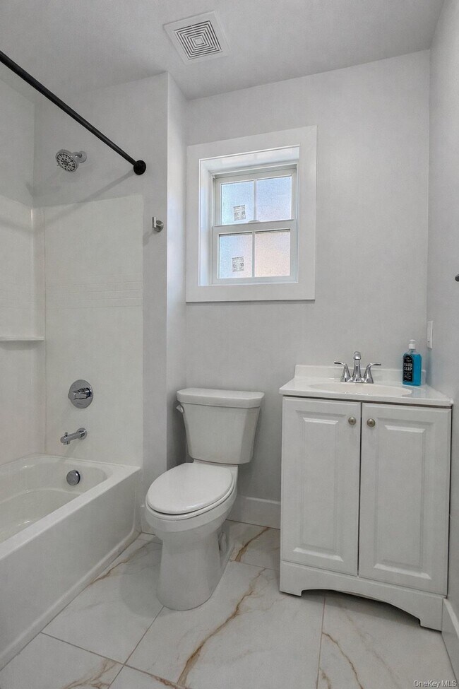 Building Photo - 1140 NY-52