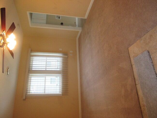 Building Photo - 7405 N Pine St