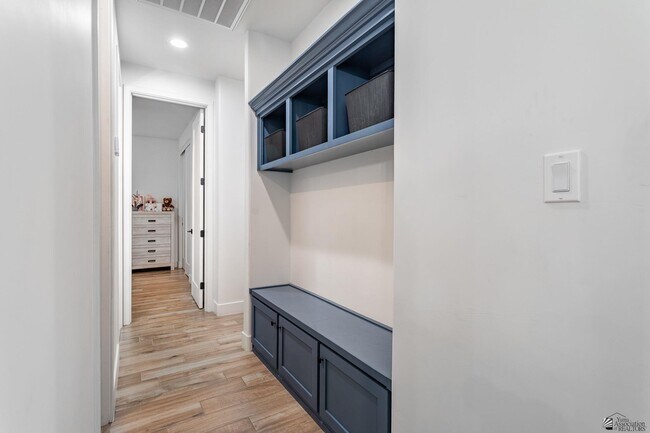 Building Photo - 3559 S Dana Dr