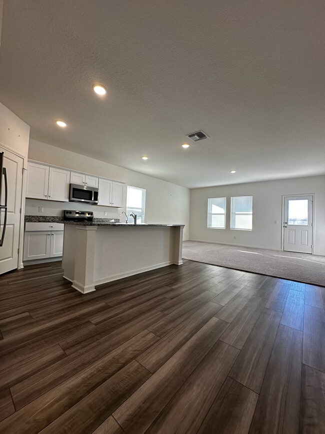 Building Photo - 14432 Woodland Vly