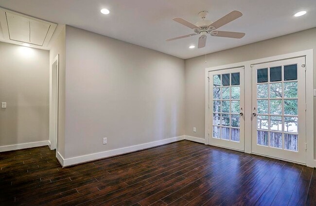 Building Photo - 2328 Wroxton Rd