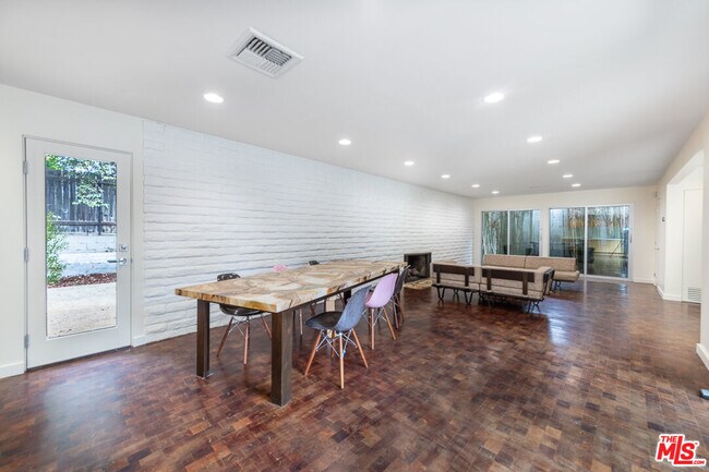 Building Photo - 12931 Valleyheart Dr