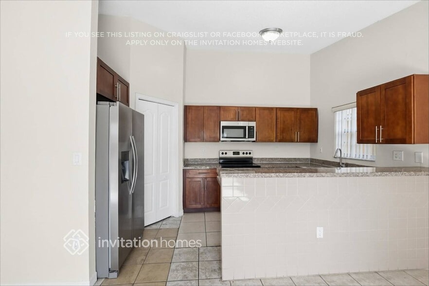 Building Photo - 957 NW 128th Pl