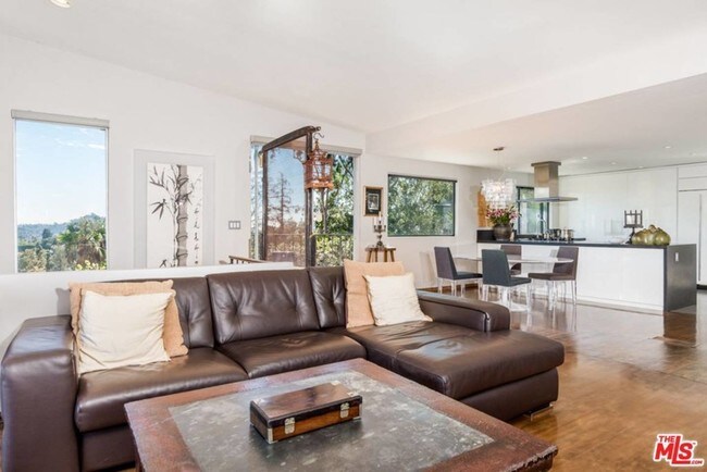 Building Photo - 2175 Ponet Dr