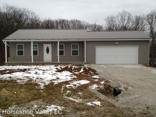 Primary Photo - 100 Horseshoe Valley Dr