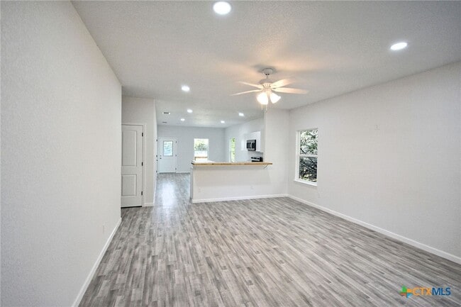 Building Photo - 1234 Clearcreek Dr
