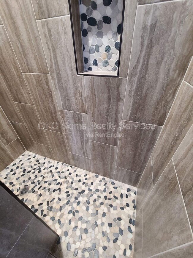 Building Photo - 4800 Hambletonian Ln