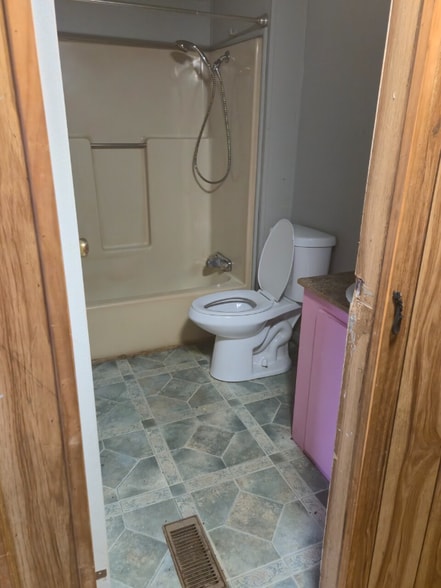 Building Photo - 1075 Sweeten Creek Rd