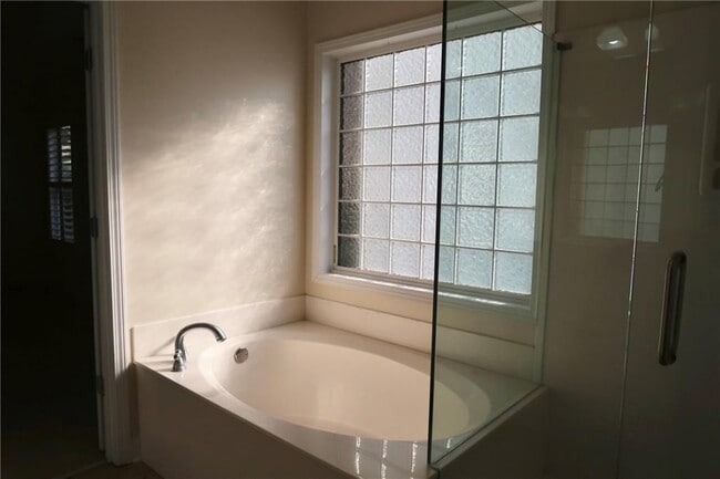 Building Photo - 515 Village Arbor Park NW