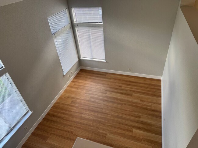 Building Photo - 2776 Woodmont Dr