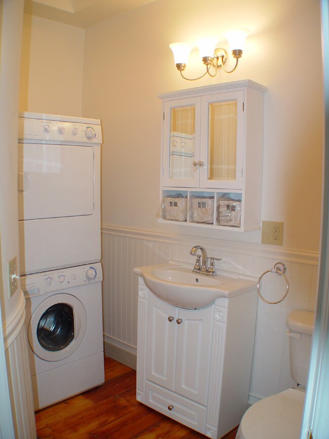 Building Photo - 21 Chestnut St