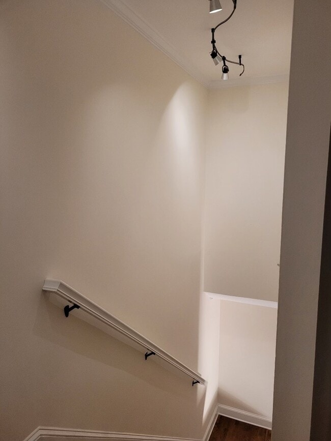 Building Photo - 3228 Barnhill Dr