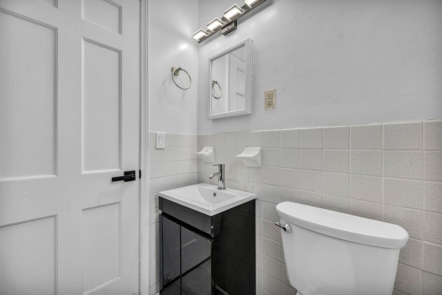 Building Photo - 6606 Ridgeview Rd