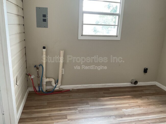 Building Photo - 603 Martha Ave