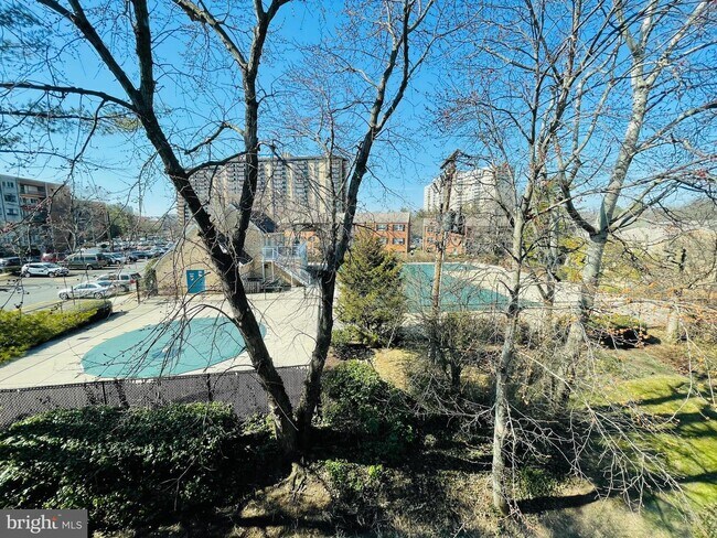 Building Photo - 5914 Mayflower Ct