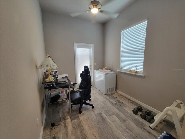 Building Photo - 6323 SW 47th Terrace