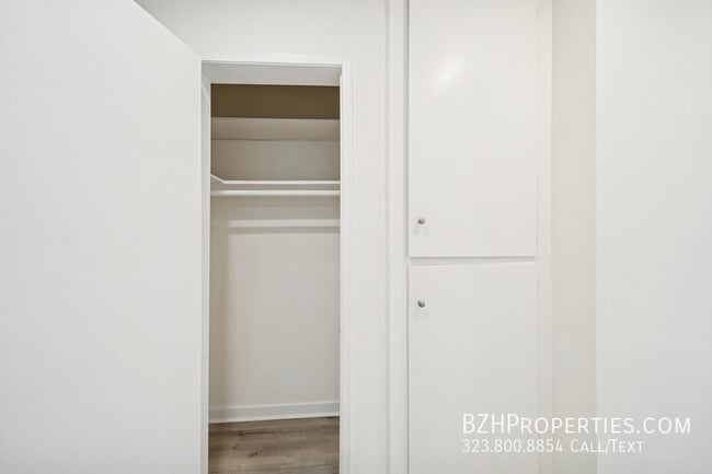 Building Photo - 7548 Hampton Ave