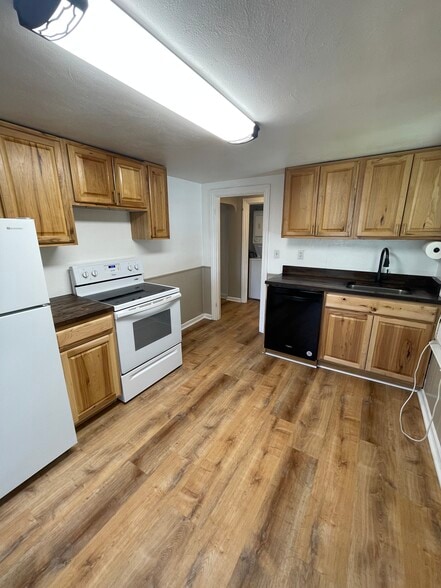 Kitchen - 222 N Main St