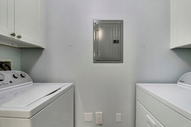 Building Photo - 9212 Myrtlewood Cir W