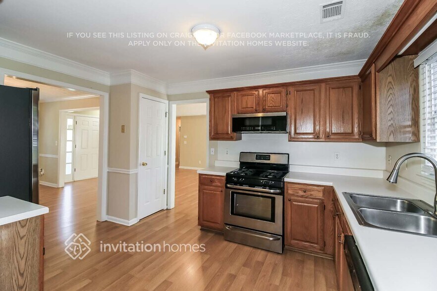 Building Photo - 3061 Lakecrest Dr