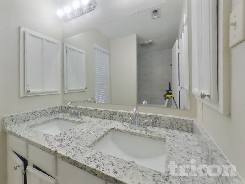 Building Photo - 2645 Danberry Ln