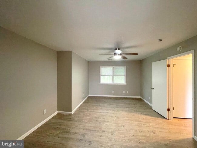 Building Photo - 10960 Earnshaw Ln
