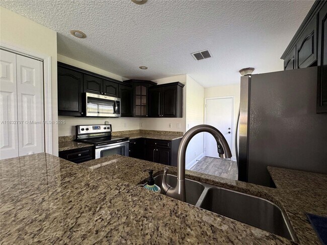 Building Photo - 2823 Lake Park Cir E