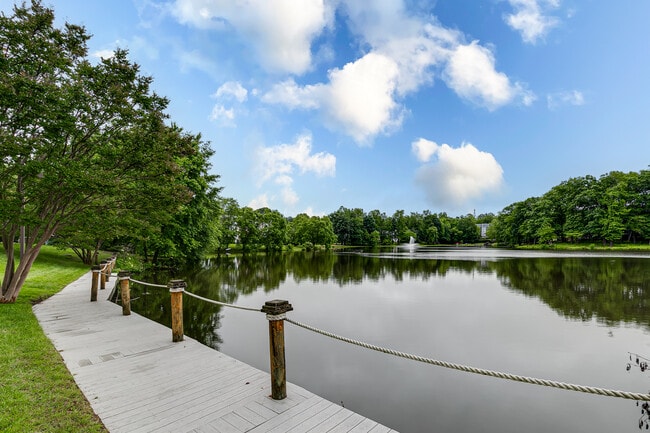 Building Photo - 12127 Shore View Dr