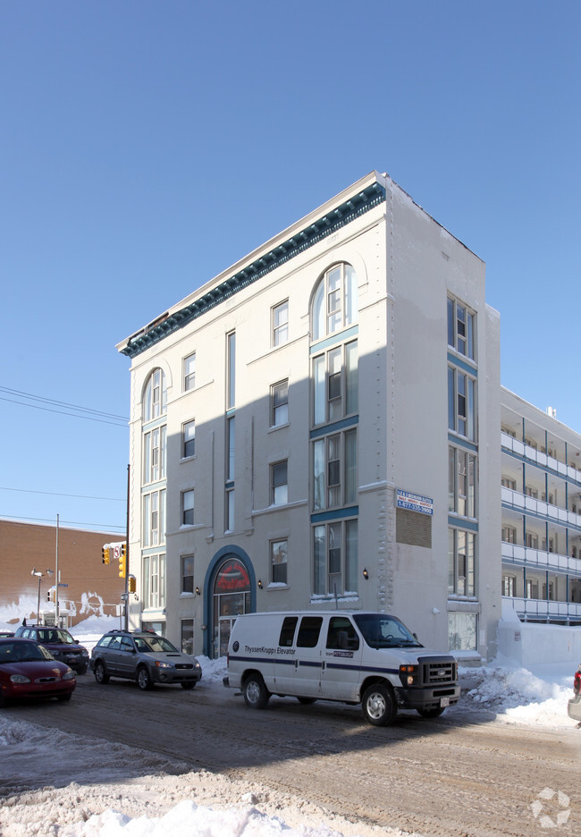 Building Photo - Forbes Avenue Suites