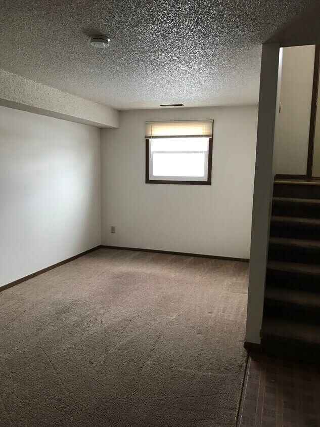 Building Photo - 1303 S Thompson Dr