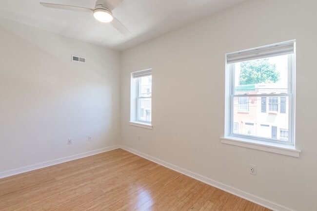 Building Photo - Three Bedroom Graduate Hospital Townhome