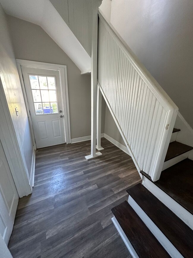 Building Photo - Beautiful Lower Unit in Duplex on Marcum P...