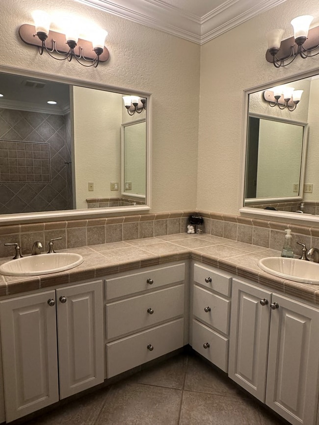 Building Photo - 322 Eagles Way