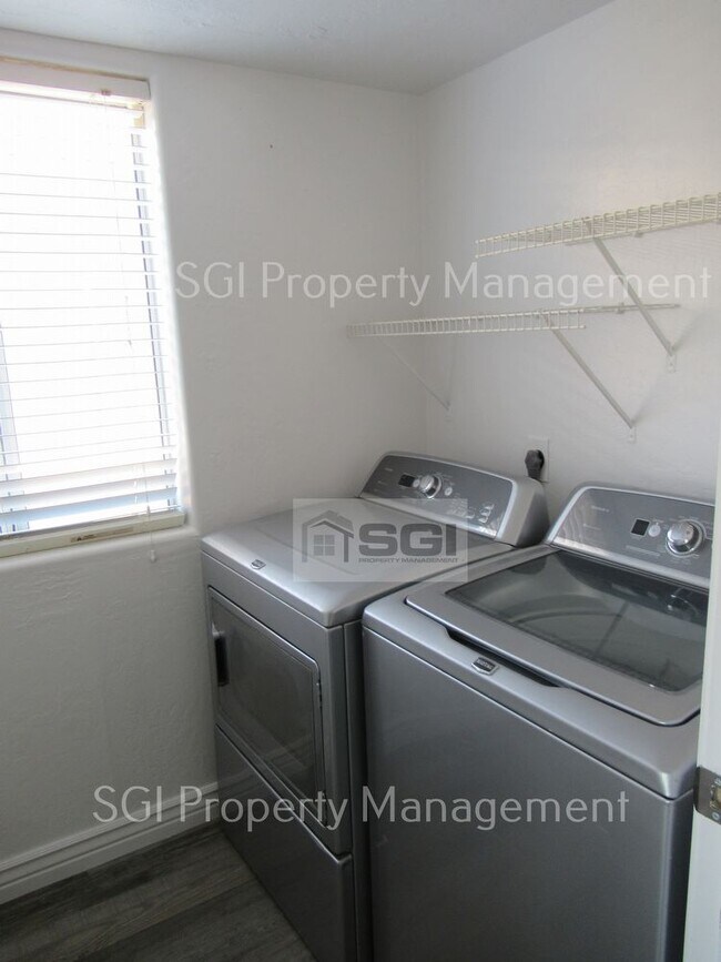 Building Photo - UPGRADED 3 BR CHANDLER HOME!